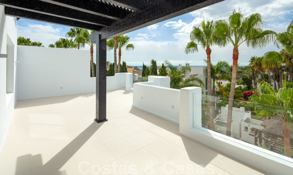 Toplocatie, volledig gerenoveerd penthouse met gedeeltelijk zeezicht te koop in Puente Romano - Golden Mile, Marbella 31255