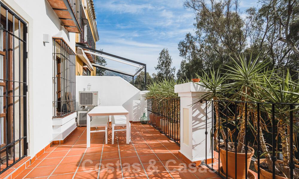 Gerenoveerde eengezinswoning te koop in een omheind complex vlak bij de Puente Romano op de Golden Mile in Marbella 31287
