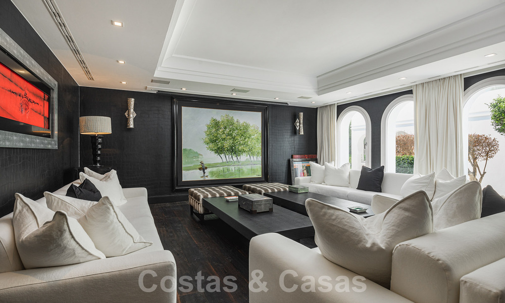 Unieke luxe villa in een Andalusische-Moorse stijl te koop op loopafstand van het strand en de golfbaan in West Marbella 31296