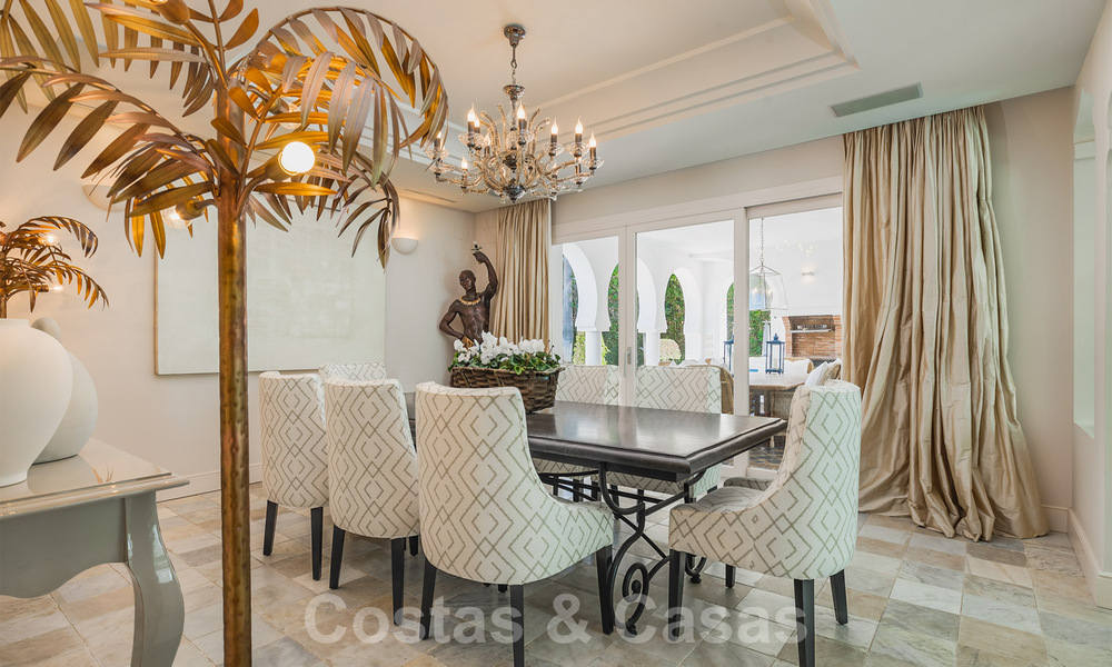 Unieke luxe villa in een Andalusische-Moorse stijl te koop op loopafstand van het strand en de golfbaan in West Marbella 31302