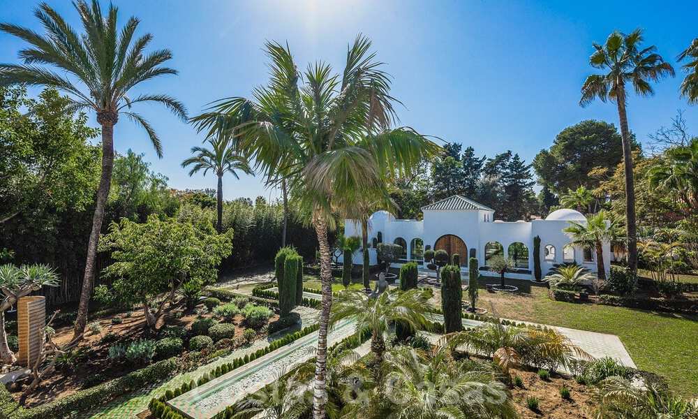 Unieke luxe villa in een Andalusische-Moorse stijl te koop op loopafstand van het strand en de golfbaan in West Marbella 31314