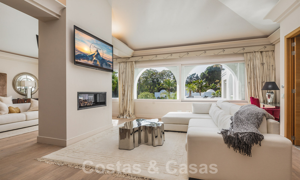 Unieke luxe villa in een Andalusische-Moorse stijl te koop op loopafstand van het strand en de golfbaan in West Marbella 31316