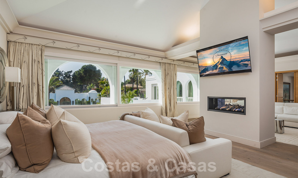 Unieke luxe villa in een Andalusische-Moorse stijl te koop op loopafstand van het strand en de golfbaan in West Marbella 31318