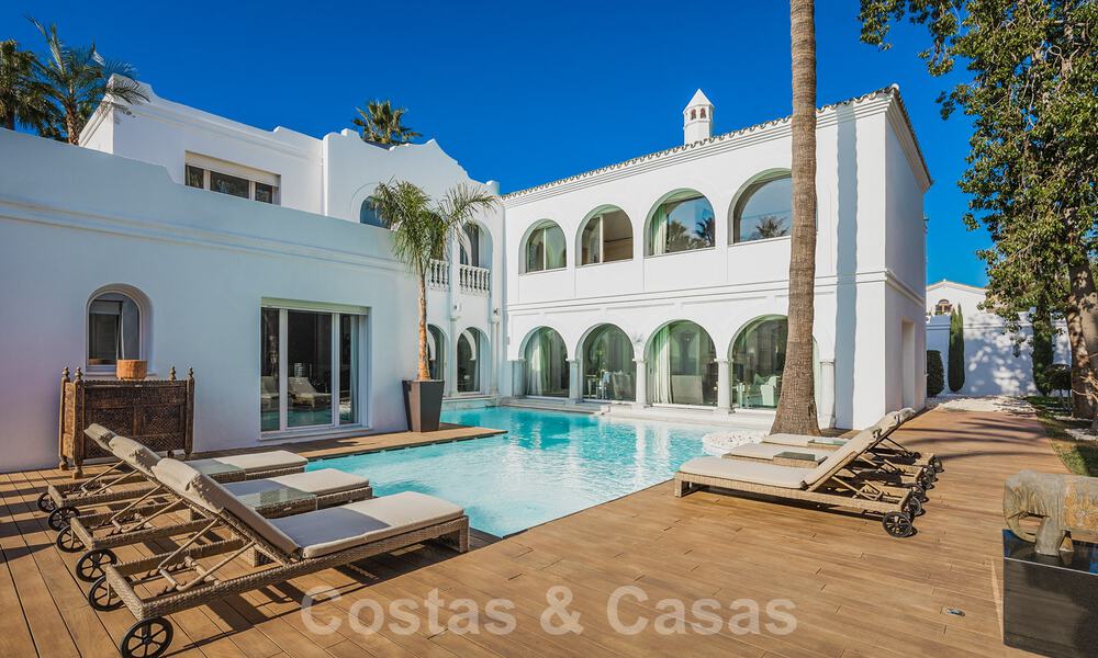 Unieke luxe villa in een Andalusische-Moorse stijl te koop op loopafstand van het strand en de golfbaan in West Marbella 31329