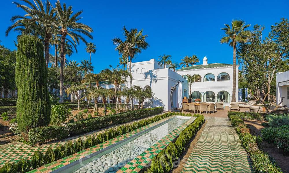 Unieke luxe villa in een Andalusische-Moorse stijl te koop op loopafstand van het strand en de golfbaan in West Marbella 31330