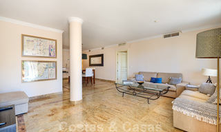 Ruim appartement met een groot terras te koop in een complex aan de Golden Mile in Marbella 31341 