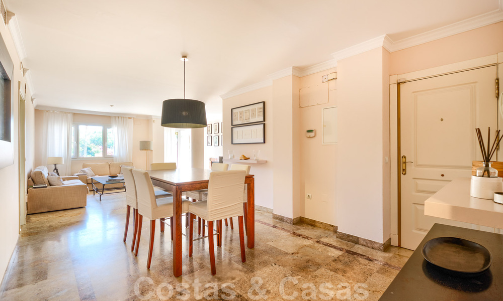 Ruim appartement met een groot terras te koop in een complex aan de Golden Mile in Marbella 31344