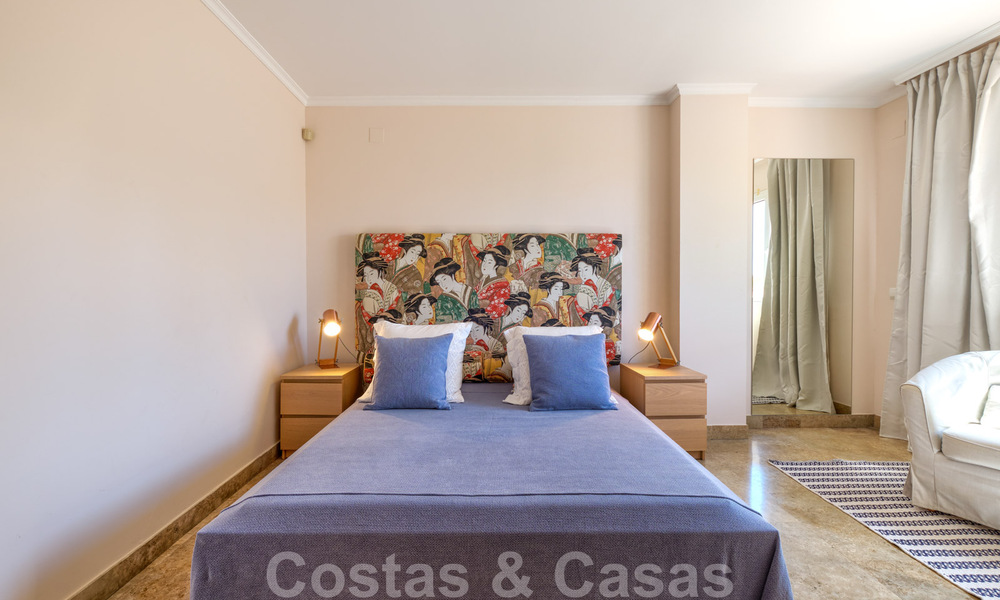 Ruim appartement met een groot terras te koop in een complex aan de Golden Mile in Marbella 31350