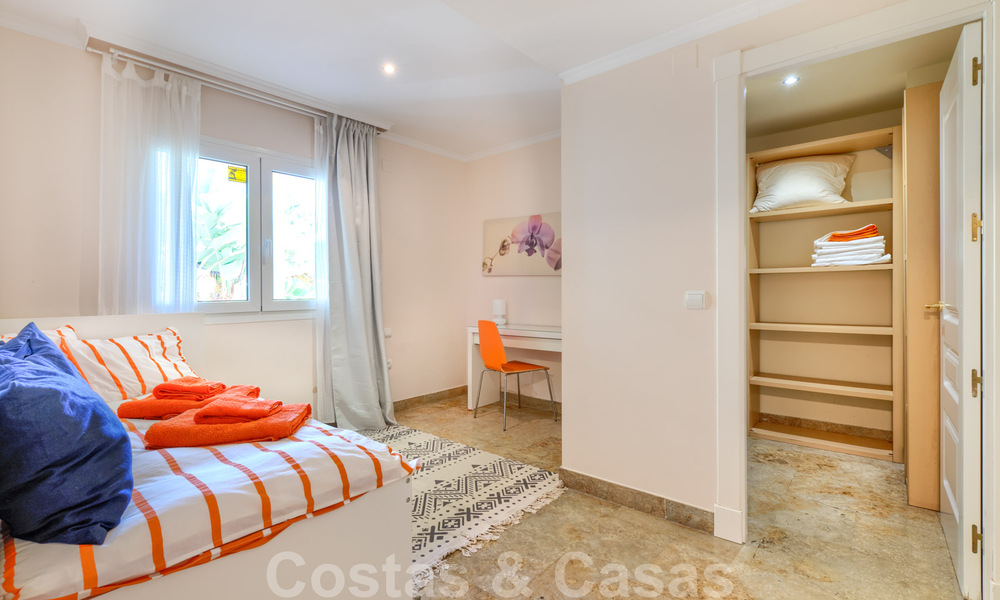Ruim appartement met een groot terras te koop in een complex aan de Golden Mile in Marbella 31353
