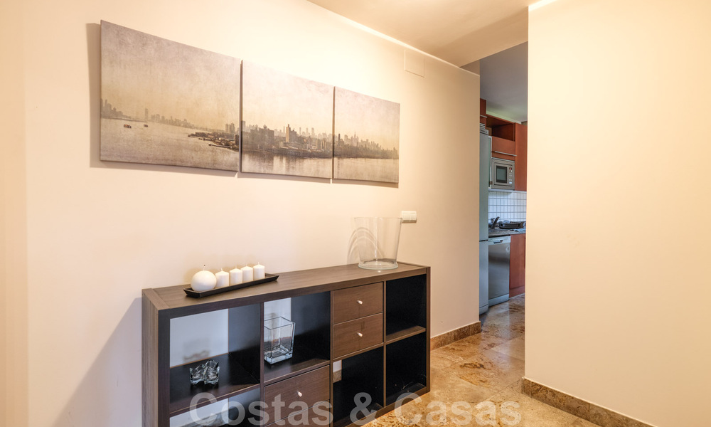 Ruim appartement met een groot terras te koop in een complex aan de Golden Mile in Marbella 31355