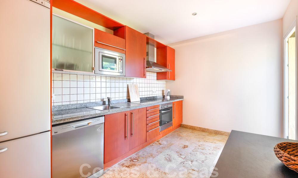 Ruim appartement met een groot terras te koop in een complex aan de Golden Mile in Marbella 31356