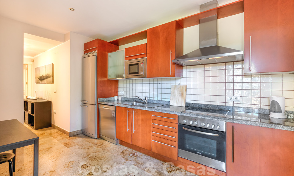 Ruim appartement met een groot terras te koop in een complex aan de Golden Mile in Marbella 31357