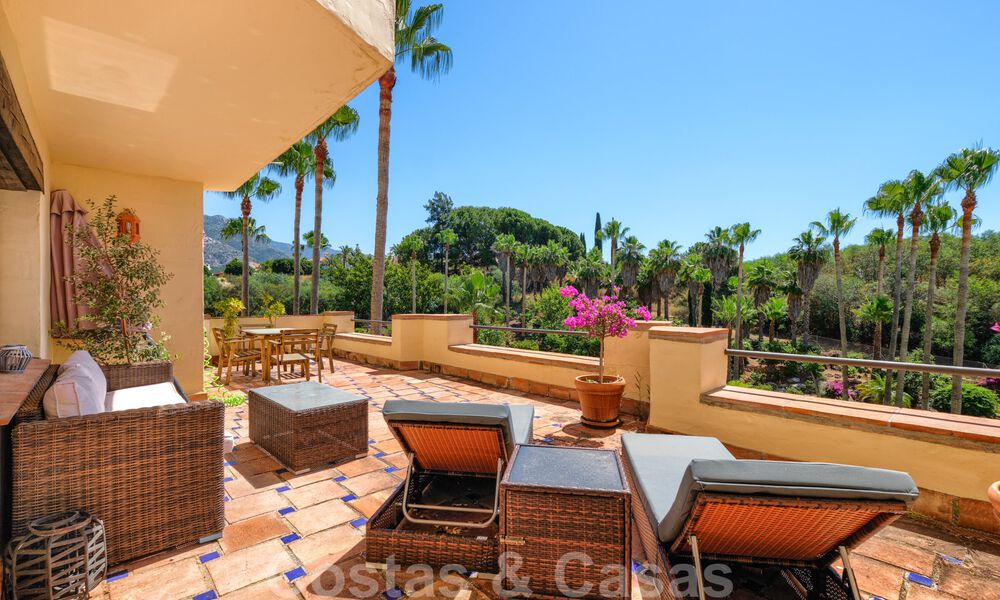 Ruim appartement met een groot terras te koop in een complex aan de Golden Mile in Marbella 31360