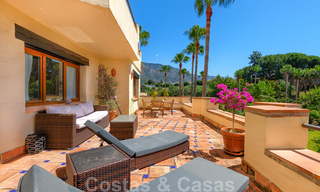 Ruim appartement met een groot terras te koop in een complex aan de Golden Mile in Marbella 31361 