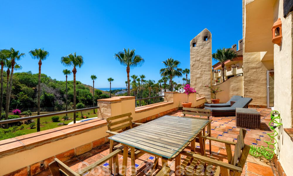 Ruim appartement met een groot terras te koop in een complex aan de Golden Mile in Marbella 31362