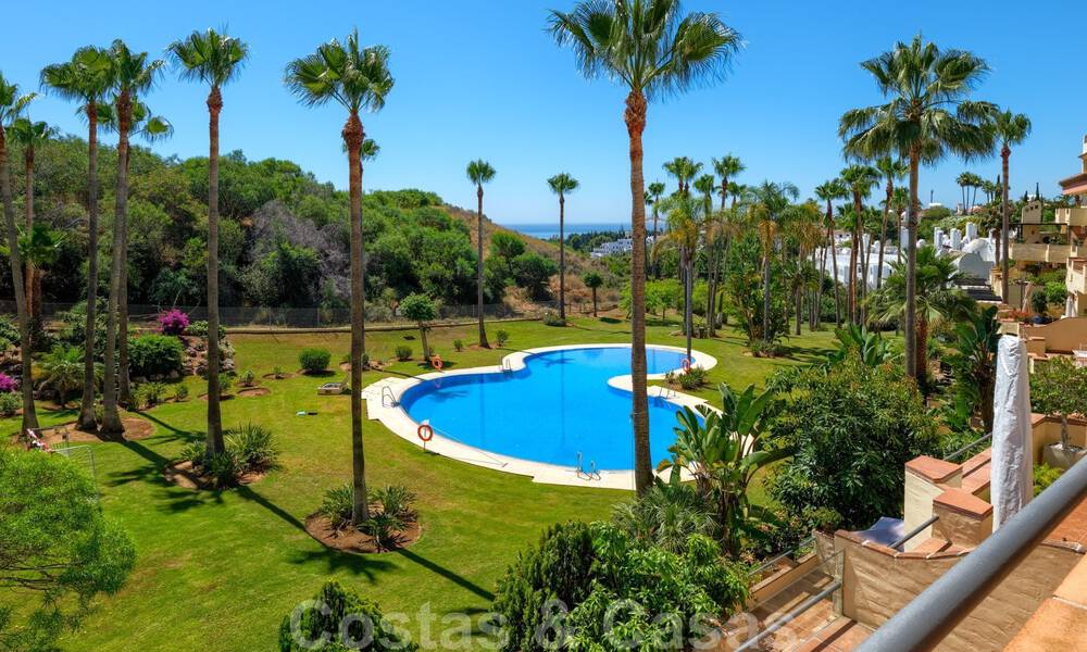 Ruim appartement met een groot terras te koop in een complex aan de Golden Mile in Marbella 31363