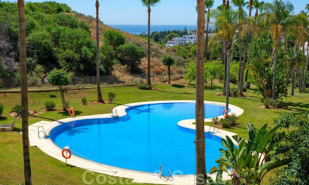 Ruim appartement met een groot terras te koop in een complex aan de Golden Mile in Marbella 31367