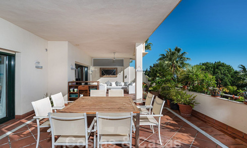 Ruim luxe appartement met een groot terras in een kleinschalig complex aan de Golden Mile te koop in Marbella 31449