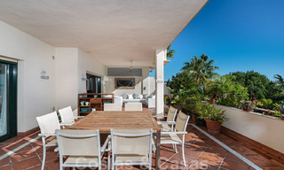 Ruim luxe appartement met een groot terras in een kleinschalig complex aan de Golden Mile te koop in Marbella 31449 