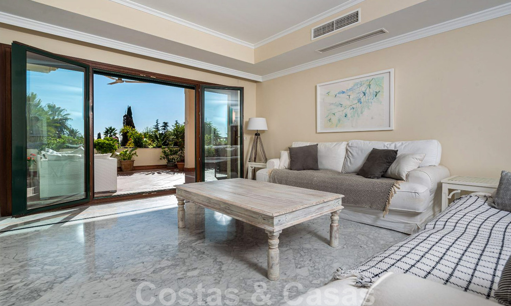 Ruim luxe appartement met een groot terras in een kleinschalig complex aan de Golden Mile te koop in Marbella 31453