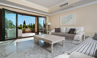 Ruim luxe appartement met een groot terras in een kleinschalig complex aan de Golden Mile te koop in Marbella 31453 
