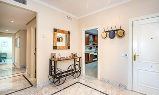 Ruim luxe appartement met een groot terras in een kleinschalig complex aan de Golden Mile te koop in Marbella 31459 