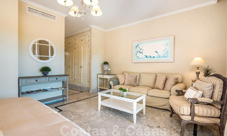 Ruim luxe appartement met een groot terras in een kleinschalig complex aan de Golden Mile te koop in Marbella 31461 