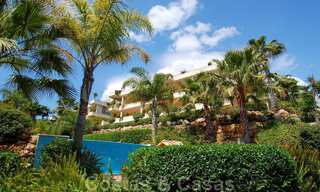 Ruim luxe appartement met een groot terras in een kleinschalig complex aan de Golden Mile te koop in Marbella 31596 
