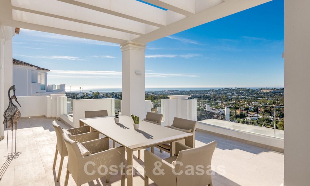Woonklaar nieuw luxe penthouse te koop met panoramisch zeezicht in een exclusief complex in Nueva Andalucia te Marbella 31538