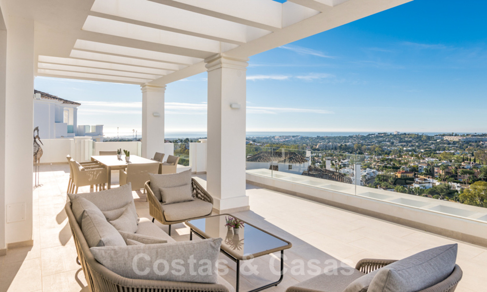 Woonklaar nieuw luxe penthouse te koop met panoramisch zeezicht in een exclusief complex in Nueva Andalucia te Marbella 31540