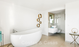 Woonklaar nieuw luxe penthouse te koop met panoramisch zeezicht in een exclusief complex in Nueva Andalucia te Marbella 31546 