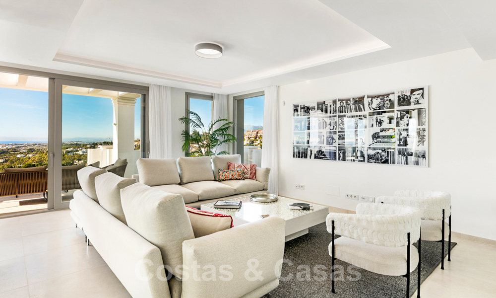 Woonklaar nieuw luxe penthouse te koop met panoramisch zeezicht in een exclusief complex in Nueva Andalucia te Marbella 31551