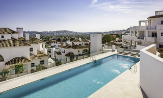 Woonklaar nieuw luxe penthouse te koop met panoramisch zeezicht in een exclusief complex in Nueva Andalucia te Marbella 31556 