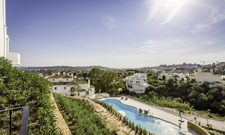 Woonklaar nieuw luxe penthouse te koop met panoramisch zeezicht in een exclusief complex in Nueva Andalucia te Marbella 31564 