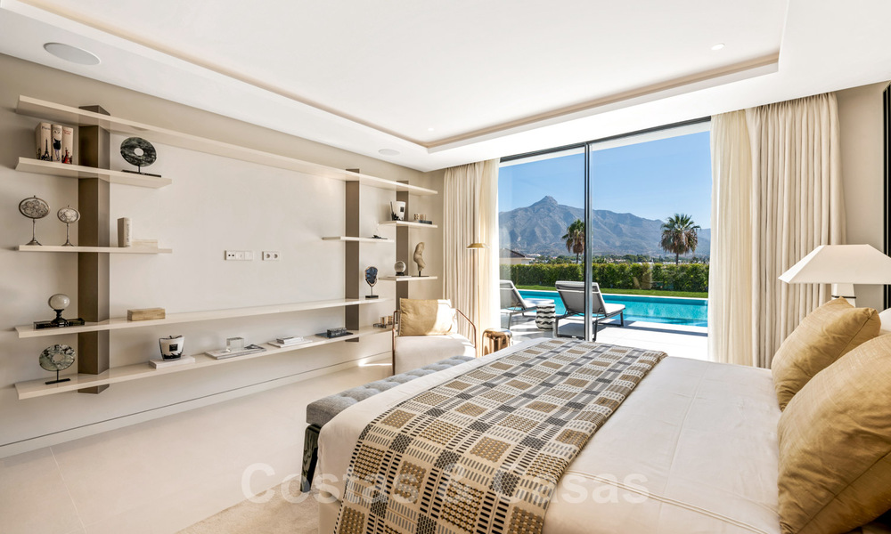 Gerenoveerde luxevilla in een contemporaine stijl te koop, dicht bij voorzieningen in de golfvallei van Nueva Andalucia, Marbella 31728