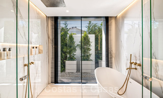 Gerenoveerde luxevilla in een contemporaine stijl te koop, dicht bij voorzieningen in de golfvallei van Nueva Andalucia, Marbella 31731 