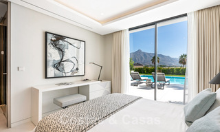 Gerenoveerde luxevilla in een contemporaine stijl te koop, dicht bij voorzieningen in de golfvallei van Nueva Andalucia, Marbella 31733 