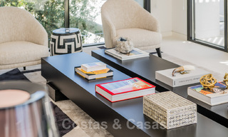 Gerenoveerde luxevilla in een contemporaine stijl te koop, dicht bij voorzieningen in de golfvallei van Nueva Andalucia, Marbella 31750 