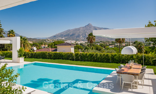 Gerenoveerde luxevilla in een contemporaine stijl te koop, dicht bij voorzieningen in de golfvallei van Nueva Andalucia, Marbella 31761 