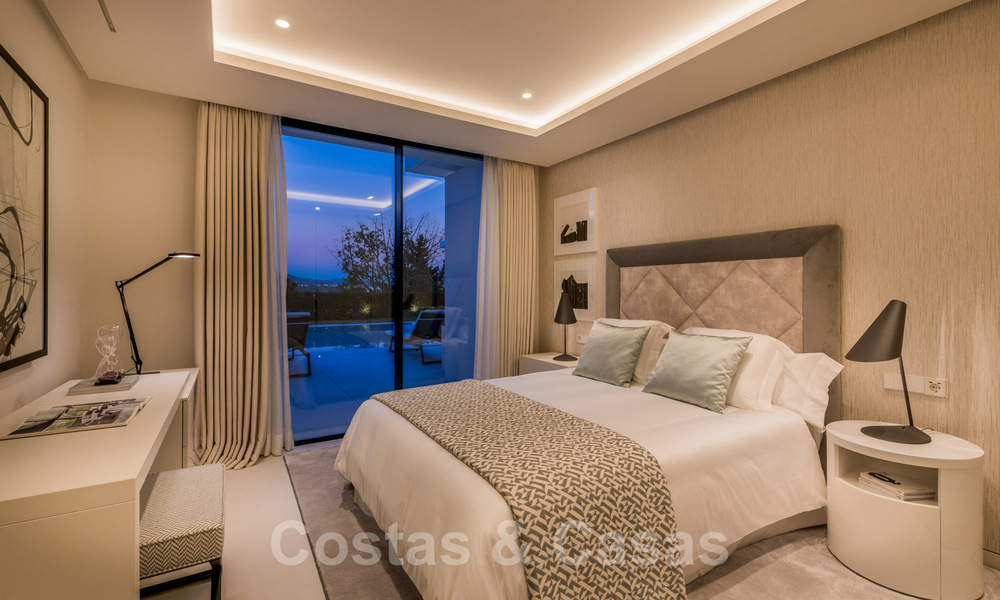 Gerenoveerde luxevilla in een contemporaine stijl te koop, dicht bij voorzieningen in de golfvallei van Nueva Andalucia, Marbella 31771