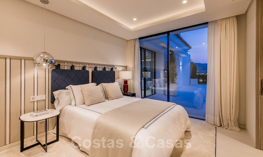 Gerenoveerde luxevilla in een contemporaine stijl te koop, dicht bij voorzieningen in de golfvallei van Nueva Andalucia, Marbella 31773