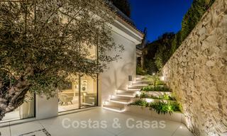 Gerenoveerde luxevilla in een contemporaine stijl te koop, dicht bij voorzieningen in de golfvallei van Nueva Andalucia, Marbella 31779 