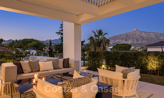 Gerenoveerde luxevilla in een contemporaine stijl te koop, dicht bij voorzieningen in de golfvallei van Nueva Andalucia, Marbella 31783 