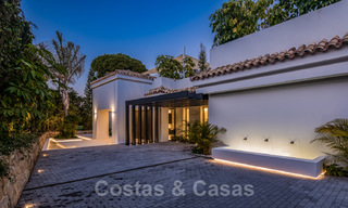 Gerenoveerde luxevilla in een contemporaine stijl te koop, dicht bij voorzieningen in de golfvallei van Nueva Andalucia, Marbella 31785 