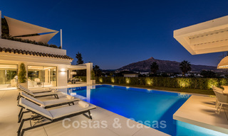 Gerenoveerde luxevilla in een contemporaine stijl te koop, dicht bij voorzieningen in de golfvallei van Nueva Andalucia, Marbella 31788 