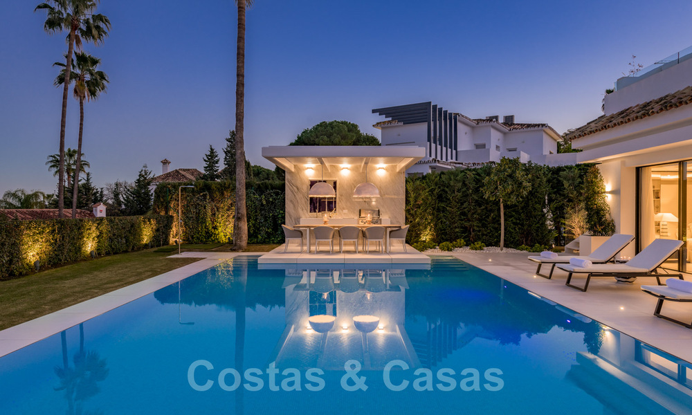 Gerenoveerde luxevilla in een contemporaine stijl te koop, dicht bij voorzieningen in de golfvallei van Nueva Andalucia, Marbella 31791