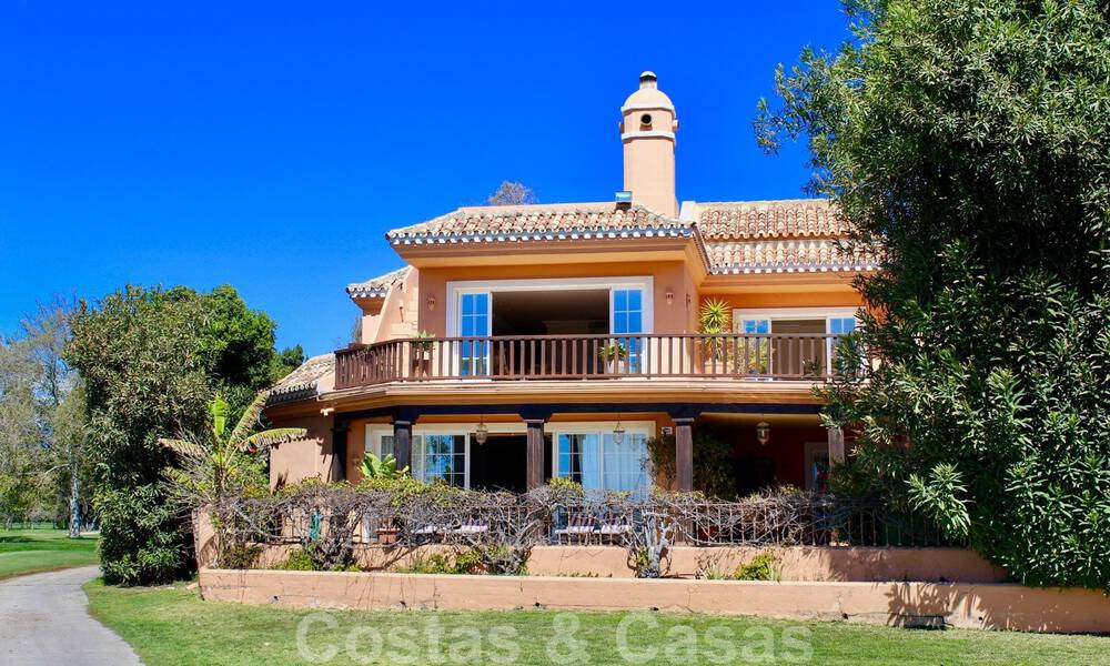 Eerstelijnsgolf en -strand villa te koop in Marbella West met een uniek golf- en zeezicht! Verlaagd in prijs. 31845
