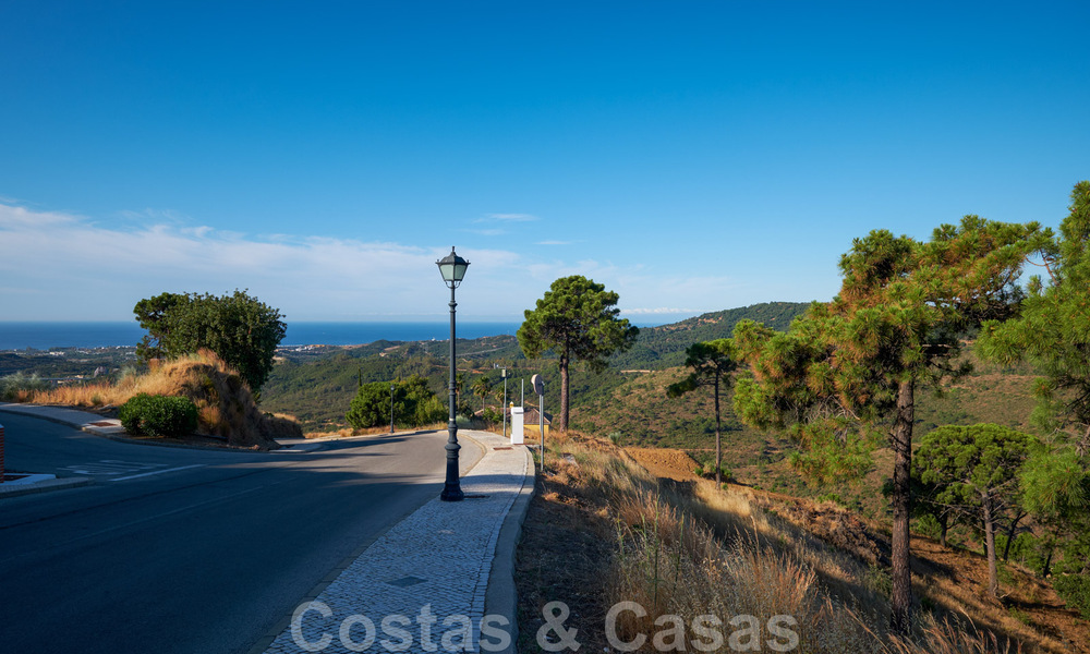 Bouwgronden te koop met panoramisch zee- en bergzicht op een luxe domein in Marbella - Benahavis 32268