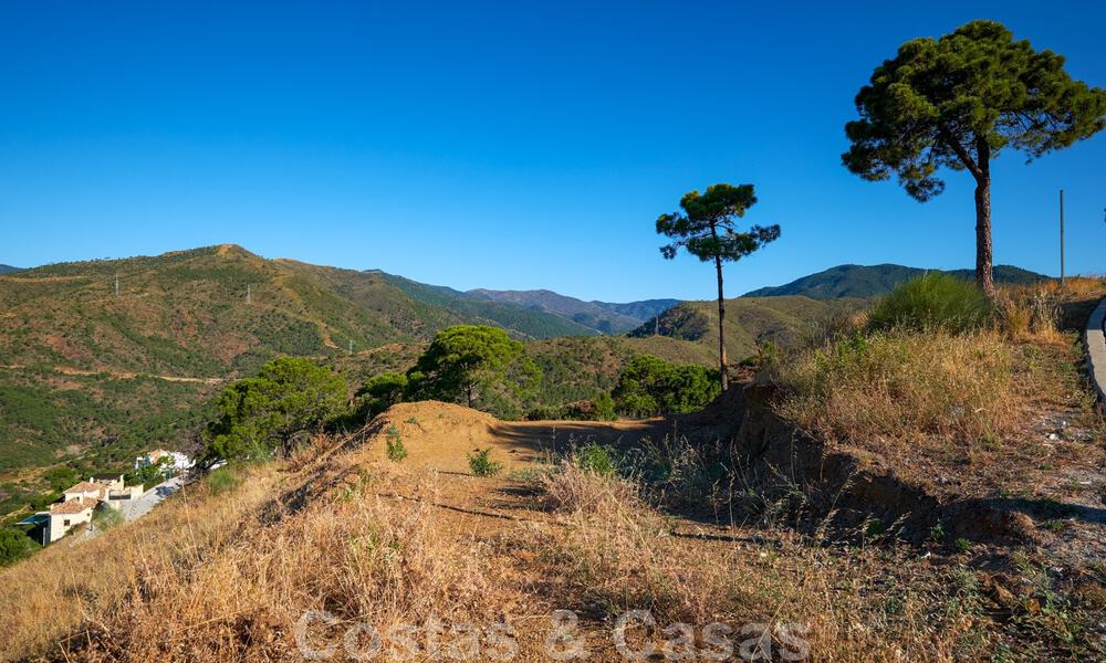 Bouwgronden te koop met panoramisch zee- en bergzicht op een luxe domein in Marbella - Benahavis 32279