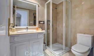 Mooi onderhouden, 3 slaapkamer appartement met golfzicht te koop in een gewild golf complex in Benahavis - Marbella 32299 